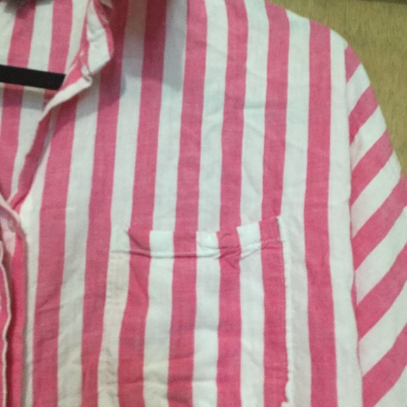 Charlie B Stripped pink and white button front short sleeve shirt medium - Picture 2 of 5